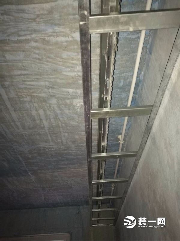 直击武汉丰立装饰滨江二期工地:钛马赫吊顶工艺图片
